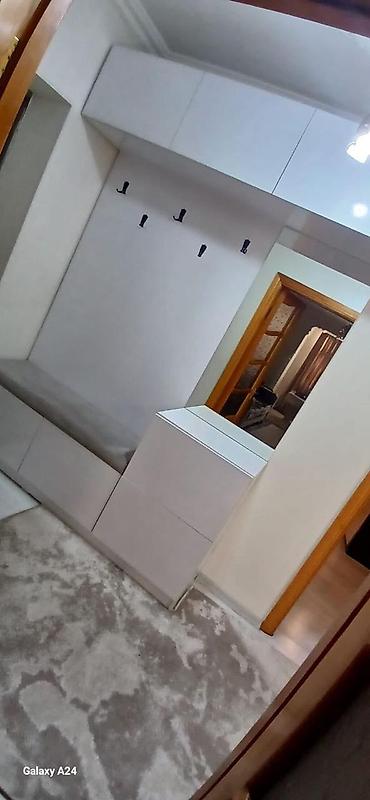 usaq sfaneri: Dehliz dolabi satılır Qiymet 300 azn.Ünvan Razin (9656) Elmira x — 1