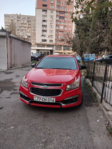 Chevrolet: Chevrolet Cruze sedan - Kuzov: sedan, parlaq qırmızı rəng - Mühərrik — 1
