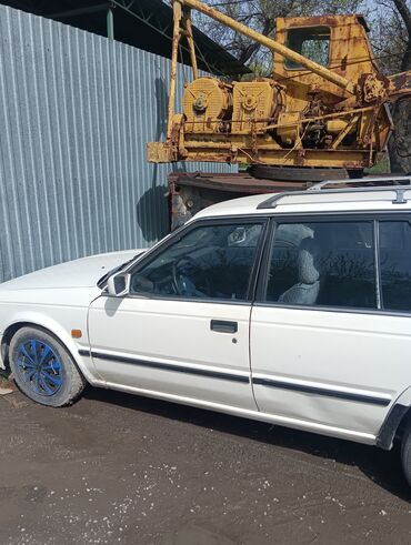 бузук машиналар: Nissan Bluebird: 1990 г., 2 л, Механика, Бензин, Универсал