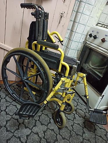 Инвалидные коляски: Продаю бу 1 деская 1 взрослая коляска и есть ещё ходунки одни не — 5