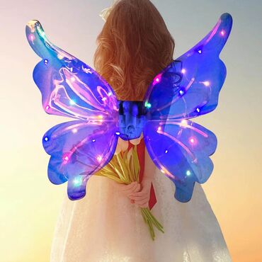 Крылья бабочки светящиеся, надеваются как рюкзак. Очень красиво