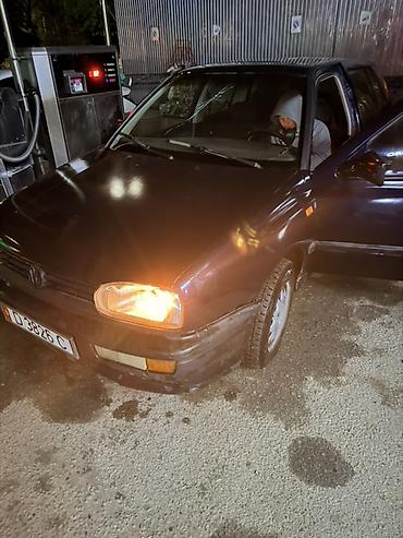 немка е303: Volkswagen Golf: 1993 г., 1.5 л, Автомат, Бензин, Хэтчбэк — 1