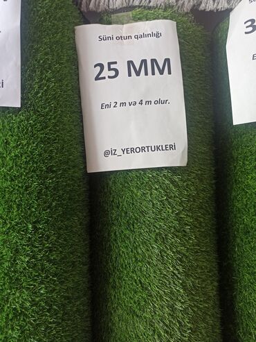 Laminat: Süni ot rulosu, 25 mm qalınlığında, 2 m və ya 4 m enində mövcuddur