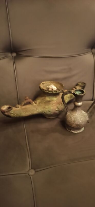 Əntiq qablar: Antik dekor kolleksiyası – 4 ədəd 1) Emallı metal fincan altlıq/şüşə — 4