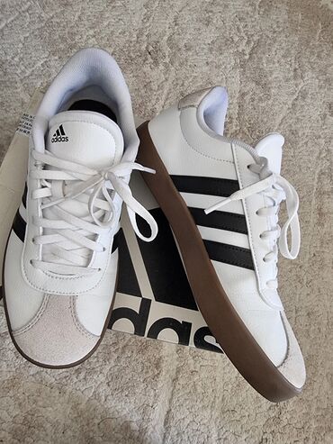 Patike i sportska obuća: Adidas, 38, bоја - Bela