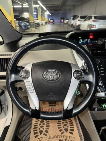 Toyota: Toyota Prius: 2013 г., 1.8 л, Вариатор, Гибрид, Минивэн — 11