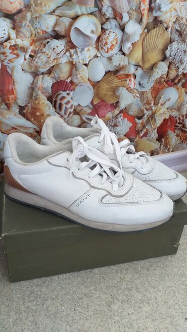 обувь белая: Кроссовки натуральная кожа состояние хорошее. 38 размер