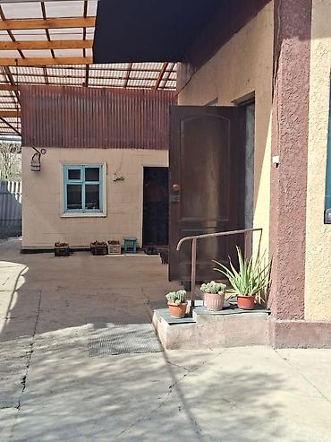 Продажа коттеджей и домов: Продается!!! Дом в г. Бишкек( бывшее с. Маевка), из жженного — 18