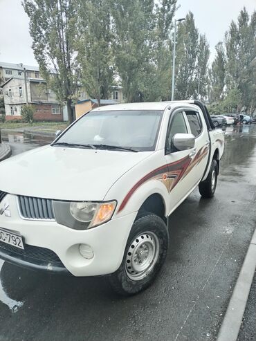 Mitsubishi: Mitsubishi pikap – ikiqat kabinəli, arxa açıq yük bölməsi və — 11
