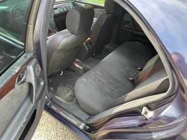 Mercedes-Benz: Mercedes-Benz 220: 2.2 l | 1997 il Sedan — 6