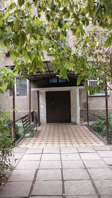 продаю квартиру алтын булак: 2 комнаты, 43 м², 104 серия, 2 этаж, Старый ремонт