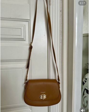 сумку коричневую: Продается качественная сумка. Италия, ни разу не носила. 1900