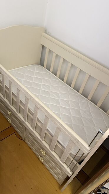 yapışqan panel: Для девочки и мальчика, Четырехугольная, Колыбель, Без бортиков, С матрасом, С механизмом качания