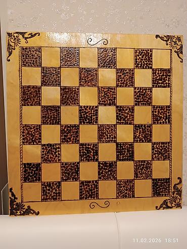 İdman və istirahət: Əl işı ilə bəzədilmiş taxta şahmat/dama taxtası 50×50 sm - Material — 1