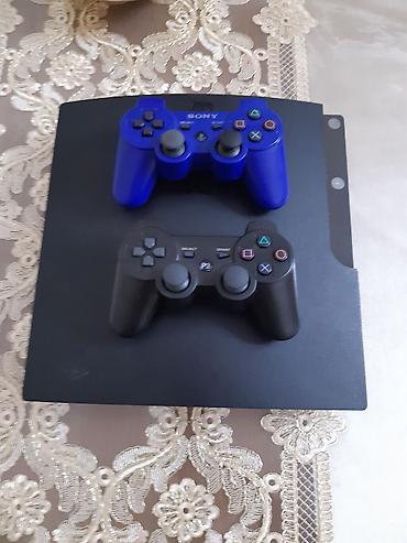 playstation 4 satilir: PlayStation 3 oyun konsolu dəsti. Dəstə şəkildə görünənlər daxildir — 1