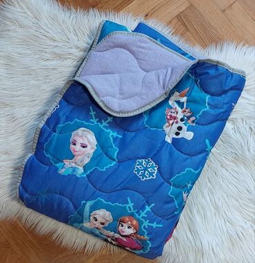 Ostale dečije stvari: Štep deke-140*200
Materijal-pamučno platno,frotir
Cena-1800 din — 1