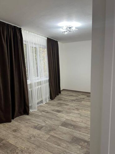 куплю квартиру в бишкеке 8 микрорайоне: 2 бөлмө, 43 кв. м, 104-серия, 1 кабат, Евроремонт