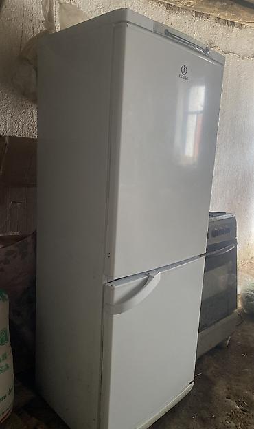 Бытовая техника: Холодильник Indesit, двухкамерный, белый. - Классическая компоновка — 2