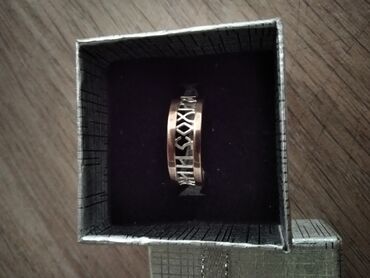 серебристая: Продаю кольцо серебряное с золотым напылением, спаси и сохрани. 16,5