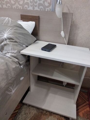 стол стул для офиса: Продаю прикроватный,журнальный,кофейный столик. размеры 50*35 высота