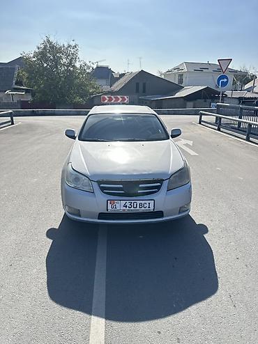 subaru forester sf: Седан среднего класса, серебристый цвет, кузов 4 двери. Номерные знаки — 1