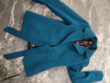 Пуховики и зимние куртки: Продается верхняя одежда бу в отличном состоянии по сом, при покупке — 3