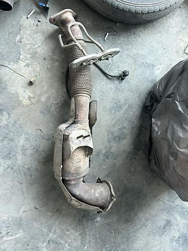 passat ehtiyat hisseleri: Avtomobil üçün egzoz sistemi hissələri satılır. Şəkillərdə — 3