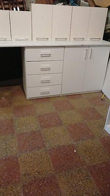Mətbəx mebeli: Təzə mətbəx mebeli, ölçü 325 sm. Yuxari qapılar MDF, aşağı qapılar — 4