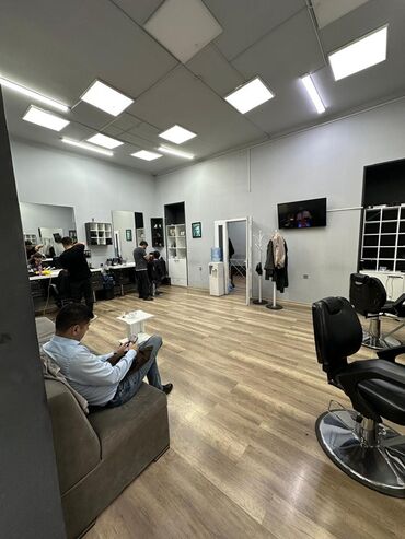 Salon masaları: Hazır biznes satılır. Kişi salonu müşterili 4 ildi işleyir icaresi 500