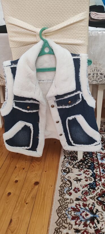 Jiletlər: Jaket təzədi 10 azn ayaqqabı 10 azn bir dəfə geyilib 36 razmer ünvan lalafo.az -da Jiletlər: Jaket təzədi 10 azn ayaqqabı 10 azn bir dəfə geyilib 36 razmer ünvan