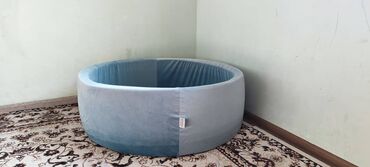 игрушки для ванны: Мягкий круглый бассейн Bobo Pool светло-голубого цвета. Подходит для