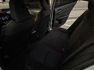 byd e1: Toyota Prius: 2017 г., 1.8 л, Автомат, Гибрид, Лифтбек — 9