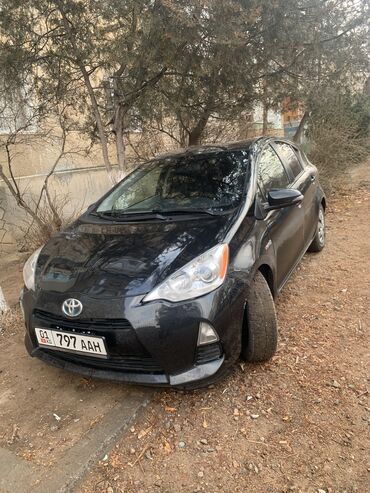 Toyota Prius 1.5 л. 2012