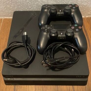 PS4 (Sony Playstation 4): Ps4 500gb iki pult yaxşi veziyette heç ustaya gedmiyibb hal hazırda