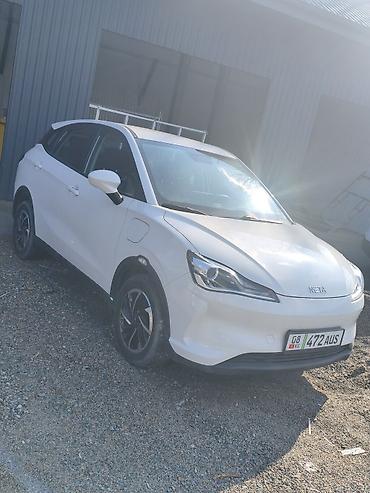 Другие автомобили: NETA V — компактный пятидверный электрический кроссовер в белом цвете — 3