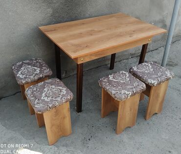 стол с табуреткой: Комплект стол и стулья Кухонный, Новый