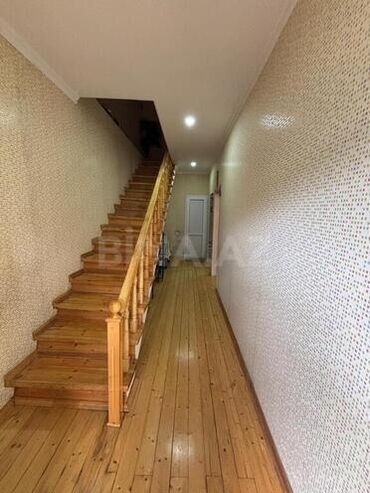 Həyət evləri və villaların satışı: İki mərtəbəli həyət evi - Ümumi plan: 2 mərtəbə, balkonlu fasad — 26