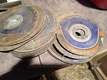 Искусство и коллекционирование: Остатки дисков. Маленькие 100мм. по 10с большие 120мм. по 20с