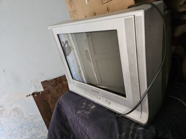 Televizorlar: İki ədədi biri 10 manat. İstəyən olsa payda apara bilər