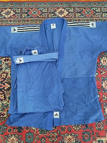 Kişi geyimləri: Məhsul: Adidas judo gi (mavi rəng) Tərkib: - Yuxarı gi jaketi, şalvar — 2