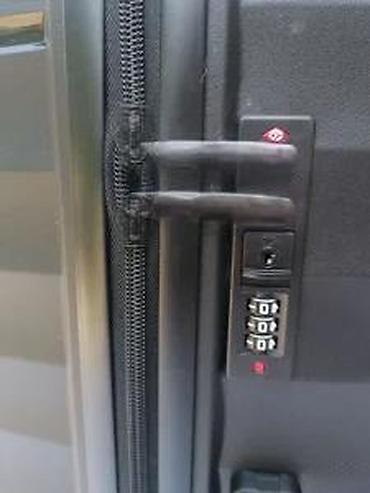 Putni koferi i torbe: Tvrdi kofer na točkiće – crni, sa šarama u dijagonalnom reljefu — 9