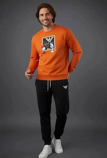 Duksevi: Muški duks sa printom – kolekcija sa Štrumpfovima Oni 5300 - Model — 7