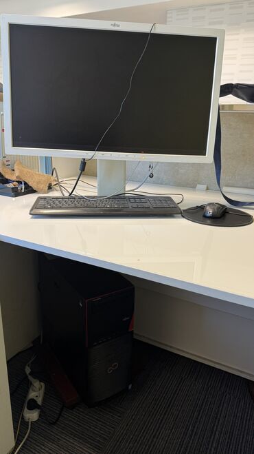 Masaüstü kompüterlər və iş stansiyaları: Fujitsu Celsius R930N ve Celsius M730N Workstation CPU- Intel Xeon — 4