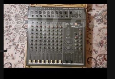 Mikrofonlar: Lucky Star PRO-300 mikseri müxtəlif audio mənbələri idarə etmək üçün