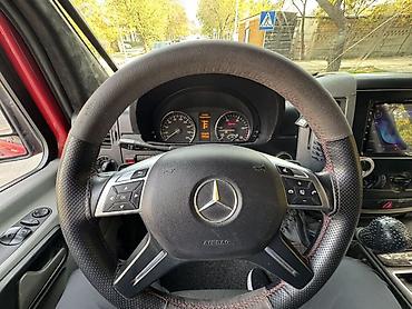 седенье на спринтер: Mercedes-Benz Sprinter (кузов W906) — красный фургон/комби — 8