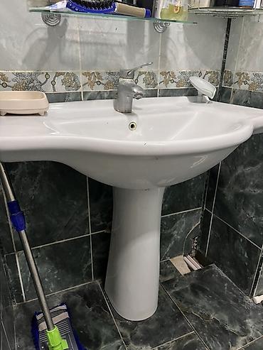 hamam rəfi: Künc tipli akril vanna və ayaqlı keramika umyavalnik dəsti - Vanna — 3