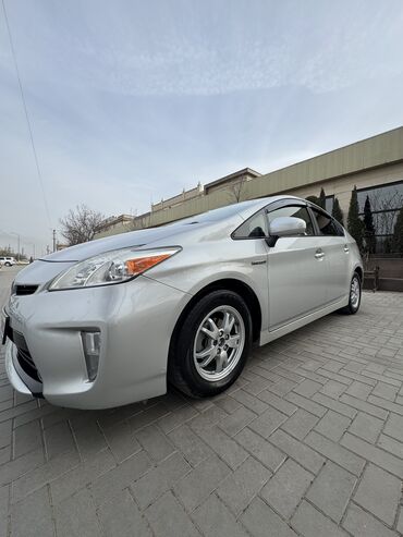 Toyota: Toyota Prius: 2014 г., 1.8 л, Гибрид, Седан at lalafo.kg Toyota: Toyota Prius: 2014 г., 1.8 л, Гибрид, Седан