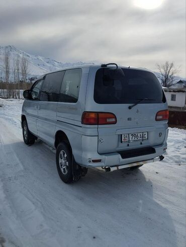 машины за 4000 долларов: Mitsubishi Delica: 2003 г., Автомат, Дизель, Минивэн