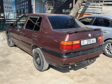 Volkswagen: Volkswagen Vento: 1993 г., 1.8 л, Механика, Бензин, Седан