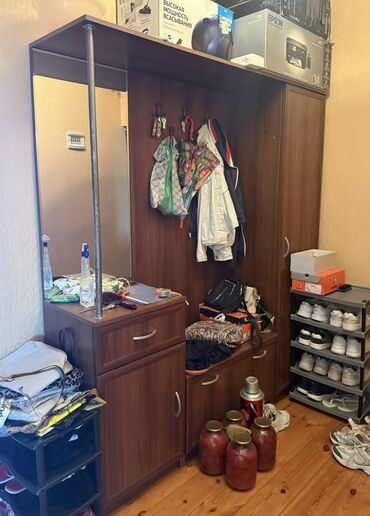 İşlənmiş, Açılan, 1 qapı Düz dolab, Dəhliz dolabı